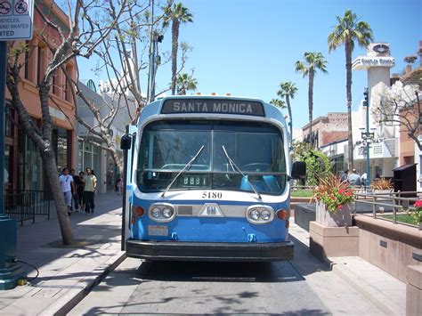 Big Blue Bus (Santa Monica) .